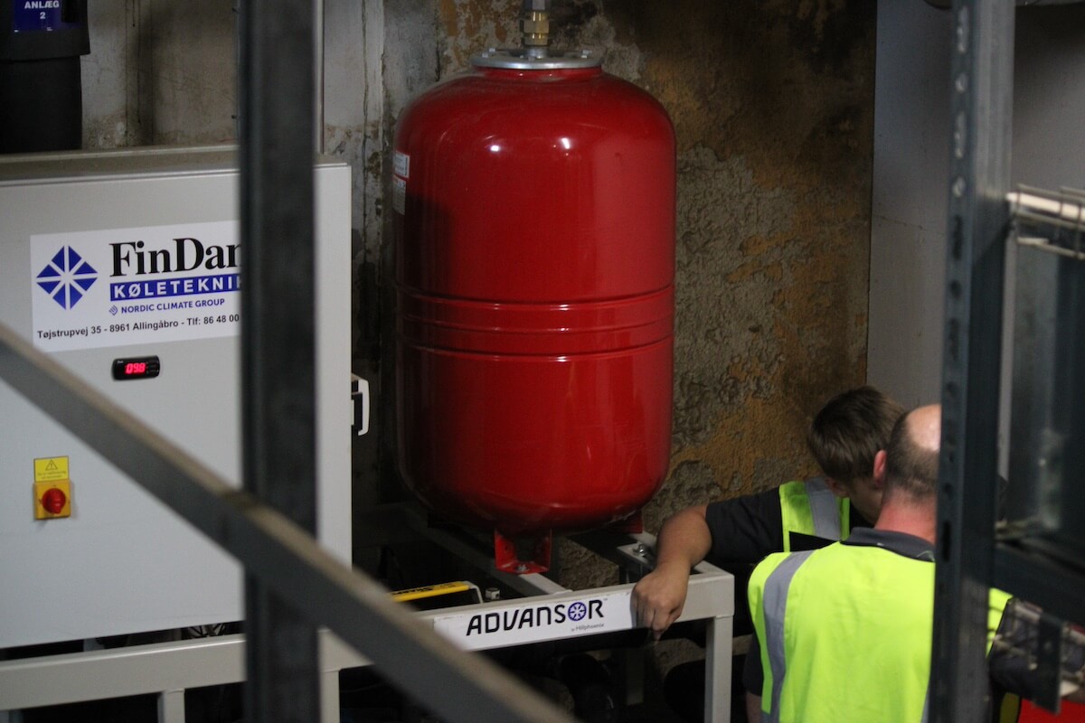 Findan to står ved rød anlæg